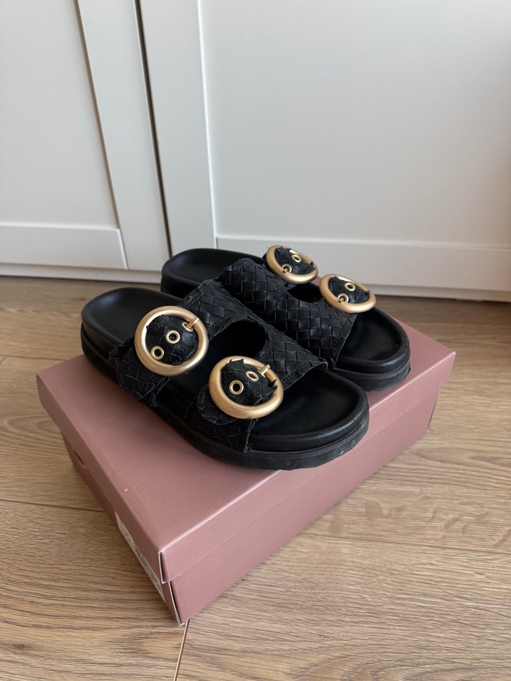 Tokalı Siyah Yılan Desenli Platform Terlik - Görsel 3