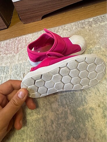 24 Beden pembe Renk Adidas yazlık ayakkabı