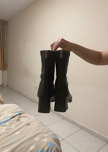 Siyah Deri Tokalı İnce Topuklu Kadın Bot - Görsel 5