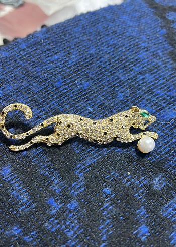 Altın Renkli Leopar Desenli Payetli Broş - Görsel 3