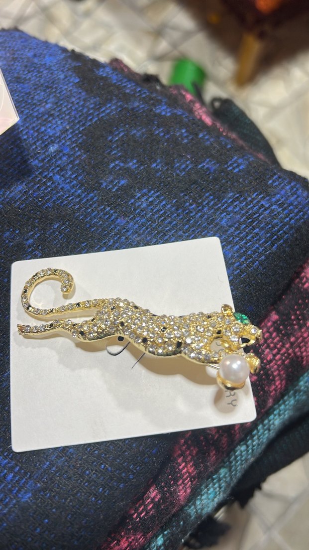 Altın Renkli Leopar Desenli Payetli Broş - Görsel 2