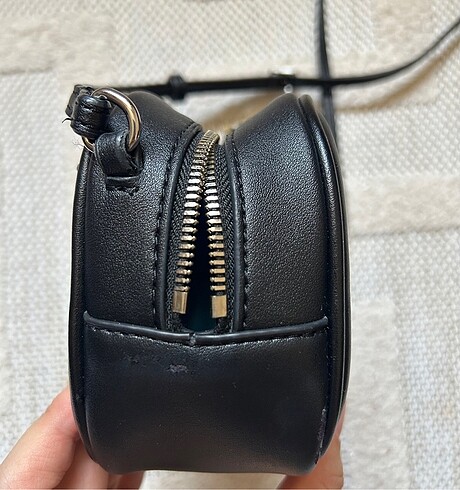  Beden siyah Renk Calvin Klein uzun askılı küçük boy çanta