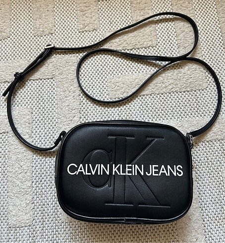 Calvin Klein uzun askılı küçük boy çanta