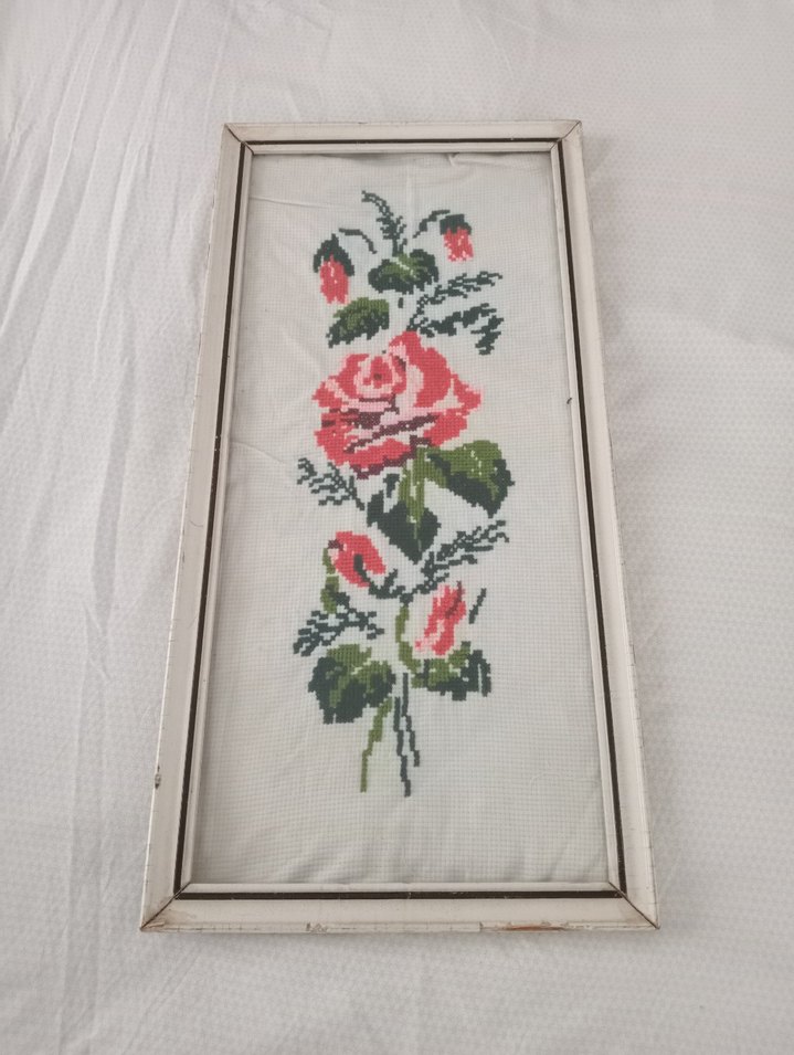 Beyaz Çerçeveli Nakış İşlemeli Antika Gül Tablosu - Görsel 3
