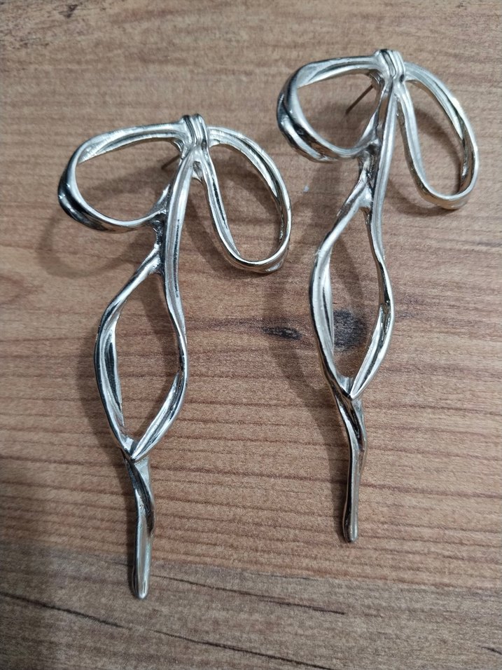 Uzun Fiyonk Figürlü Kadın Küpeler - Görsel 2