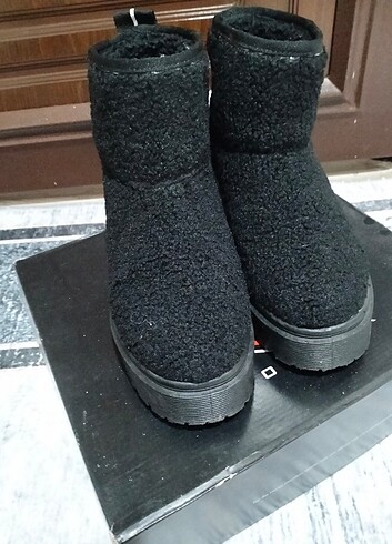 38 Beden siyah Renk steve madden bot kalıp 37 ama bol geldi bana 38 numaraya daha iy