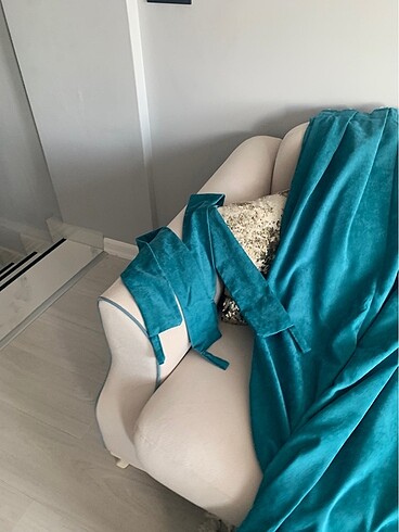 Diğer 2 adet fon perde yepyenidir