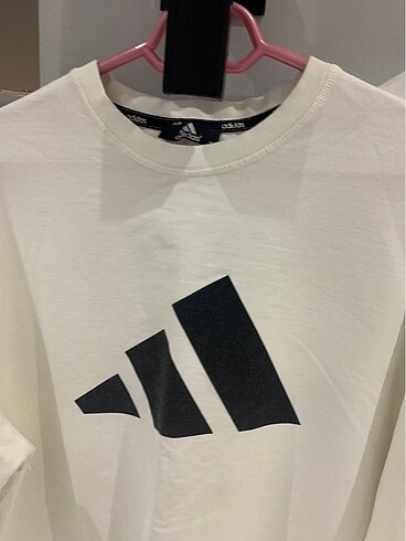 m Beden Adidas M beden 1 kez kullanıldı