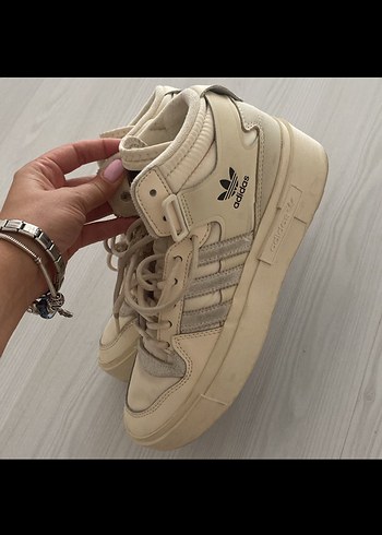 37 Beden Adidas Bej Bağcıklı Kadın Spor Ayakkabı