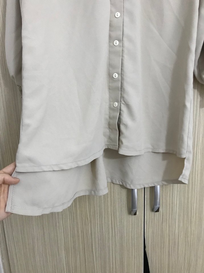 Bej Düğmeli Uzun Kollu Gömlek - Görsel 2