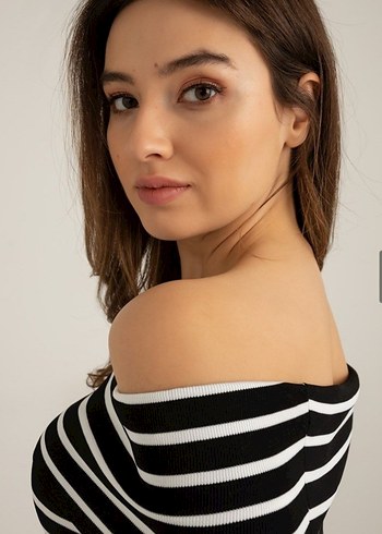 Siyah Beyaz Çizgili Kayık Yaka Bluz - Görsel 4