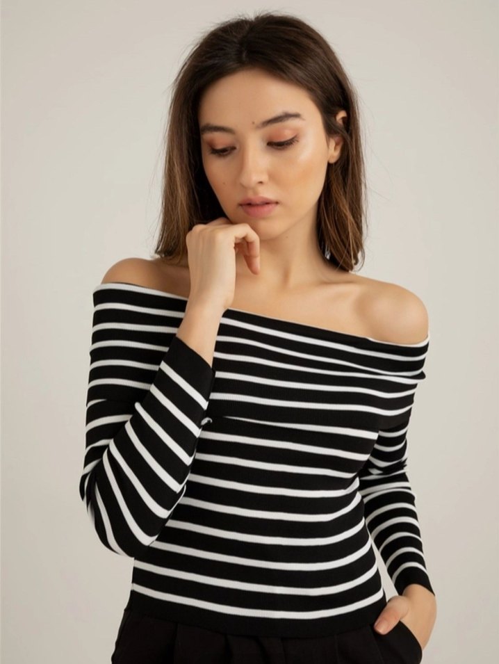 Siyah Beyaz Çizgili Kayık Yaka Bluz - Görsel 3
