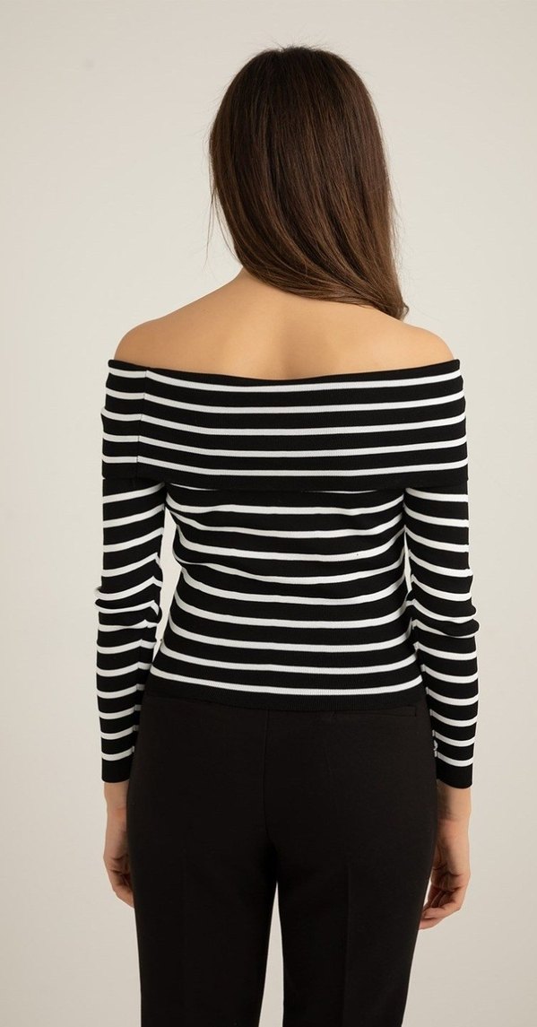 Siyah Beyaz Çizgili Kayık Yaka Bluz - Görsel 2