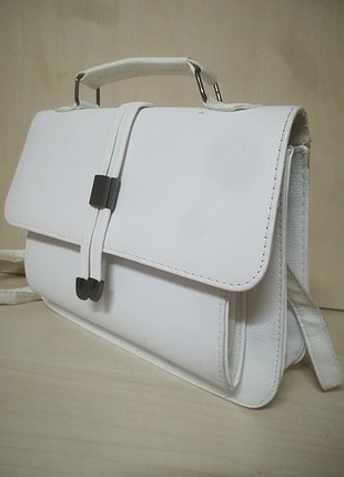 Beyaz askılı çanta