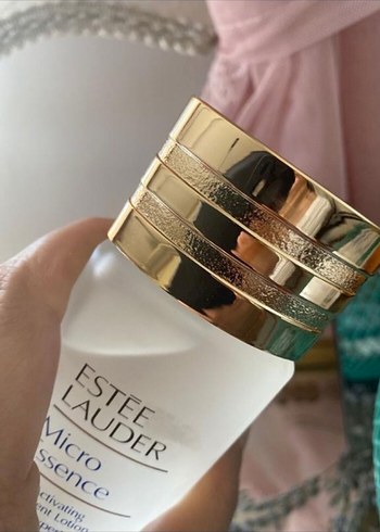 Estée Lauder Micro Essence Anti-Aging Serum - Görsel 4