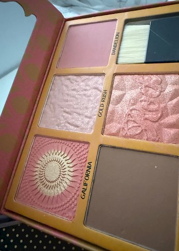 Benefit Blush Paleti - Açık Pembe Tonlar - Görsel 2