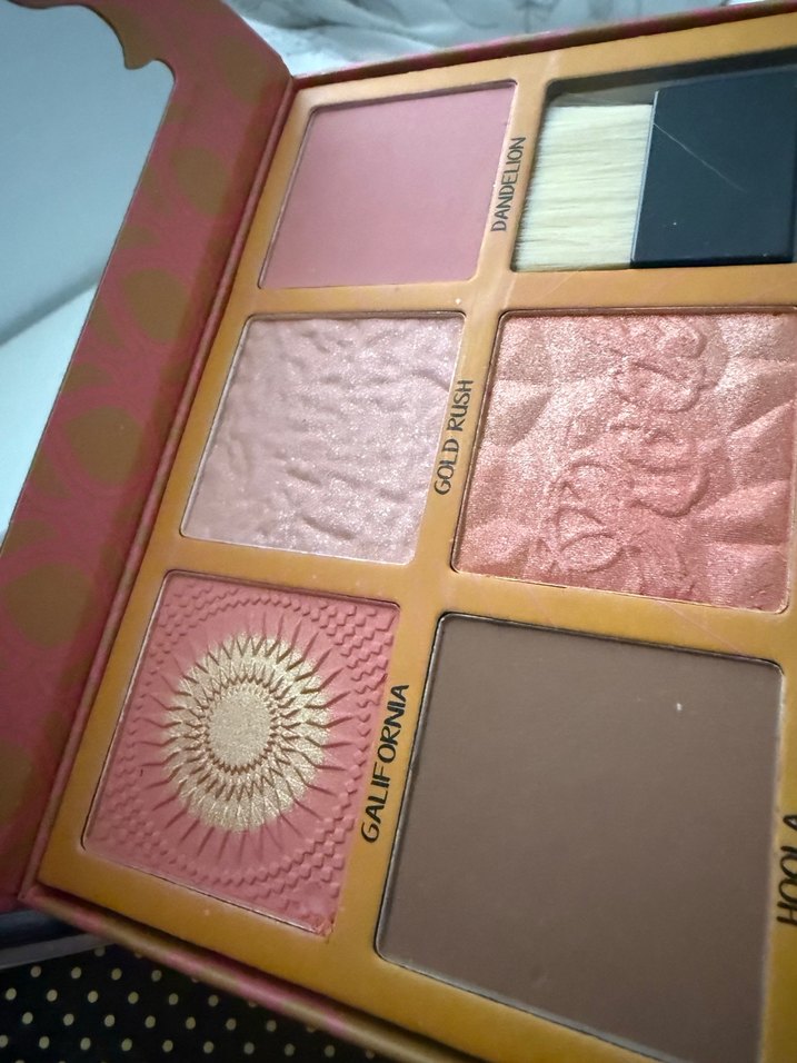 Benefit Blush Paleti - Açık Pembe Tonlar - Görsel 2