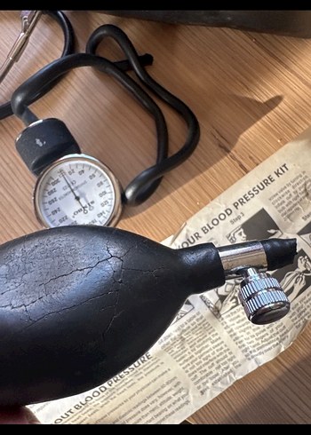 Koyu Siyah Tansiyon Ölçüm Kiti ve Steteskop - Görsel 5