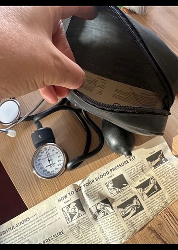 Koyu Siyah Tansiyon Ölçüm Kiti ve Steteskop - Görsel 3