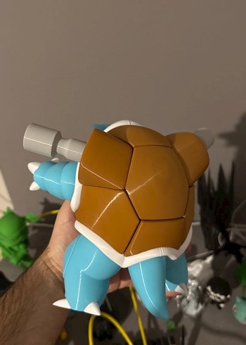 Mavi ve Gri Aksiyon Figürü 3 d - Görsel 2