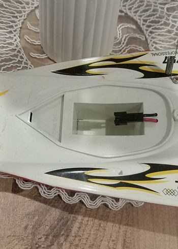 Renkli Beyaz Uzaktan Kumandalı Tekne