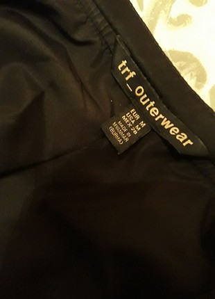 m Beden siyah Renk Kolları ve arkası volanlı bomber tipi ceket????
