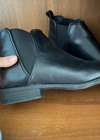 Siyah Kadın Bot - Görsel 3