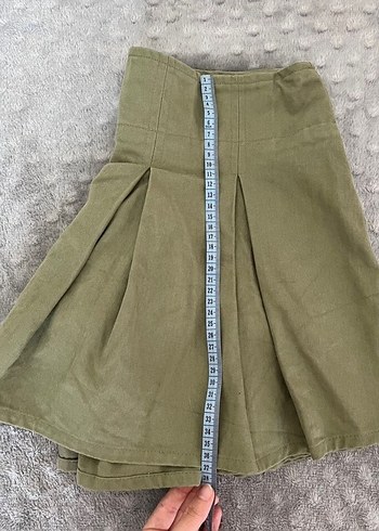 Haki Renkli Pilili Keten Mini Etek - Görsel 3