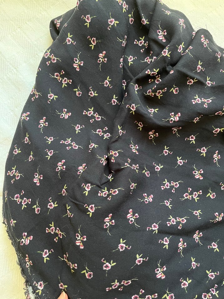 Çiçek desenli parça kumaş - Görsel 4