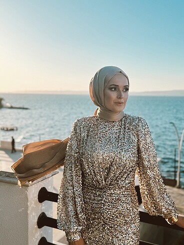 Diğer Elbiseyi 7.500? aldım şalı dahil gönderirim sadece 1 kez kulland