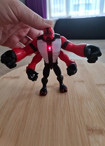 Ben10 dört kol oyuncağı