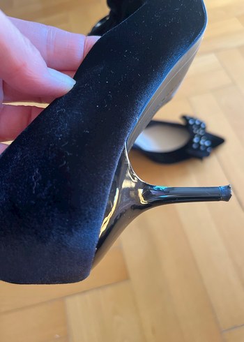 Zara Siyah Fiyonklu Yüksek Topuklu Stiletto