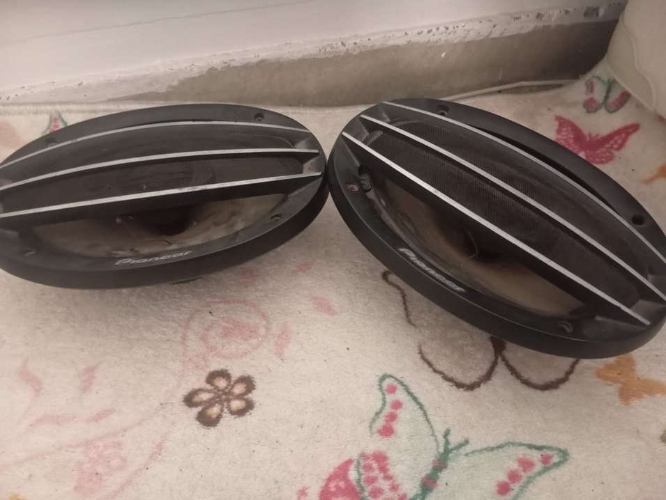 Siyah Gri Müzik Sistemi Hoparlörleri - Görsel 3