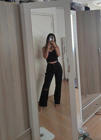 Siyah yırtık detaylı Jean 