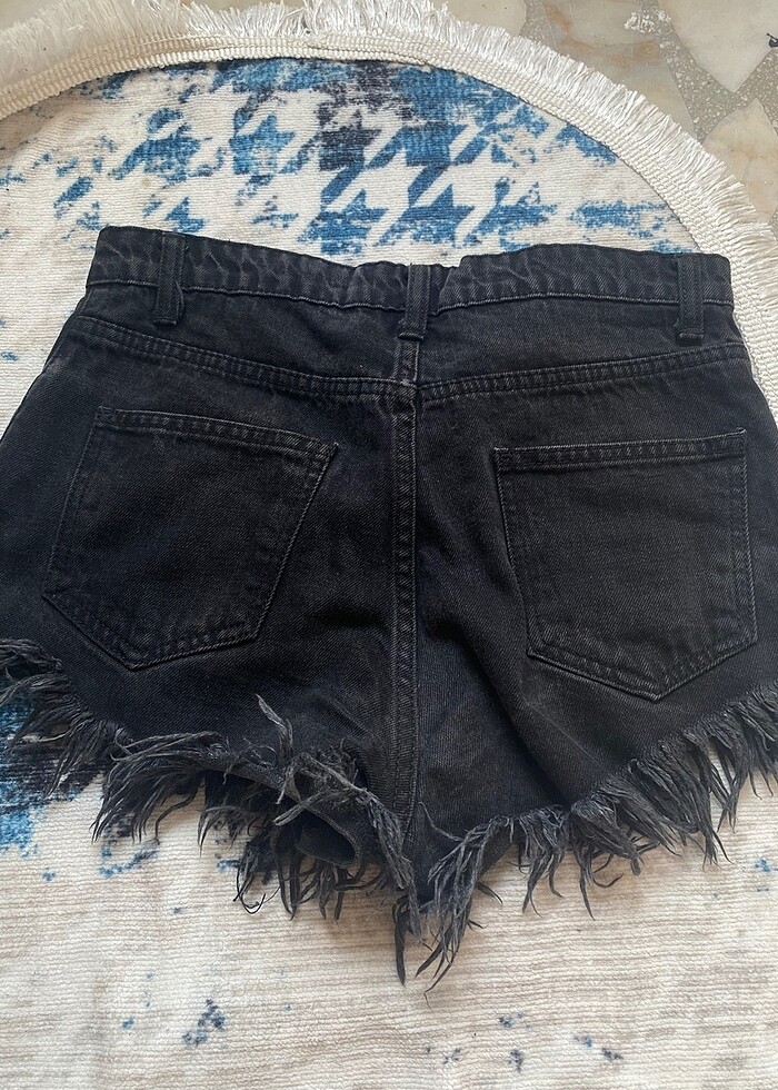 Siyah püsküllü şort - Görsel 2