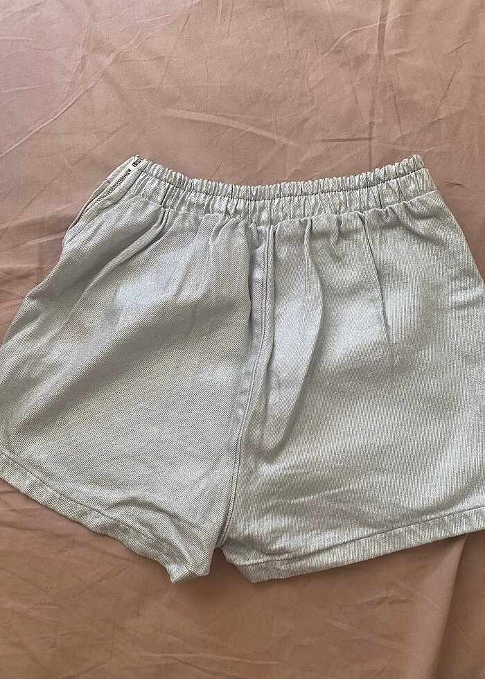 Parlak gri şortlu etek - Görsel 3