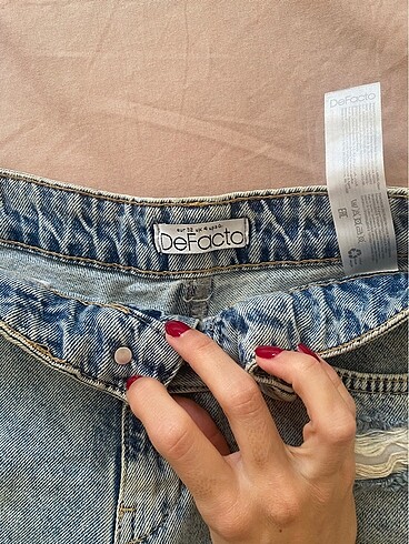 Yırtık mini şort - Görsel 2