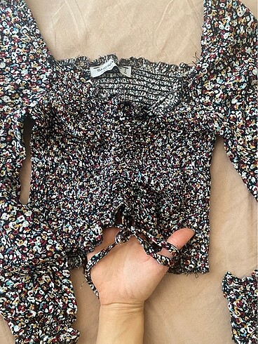 Önü ayarlamalı crop bluz - Görsel 2