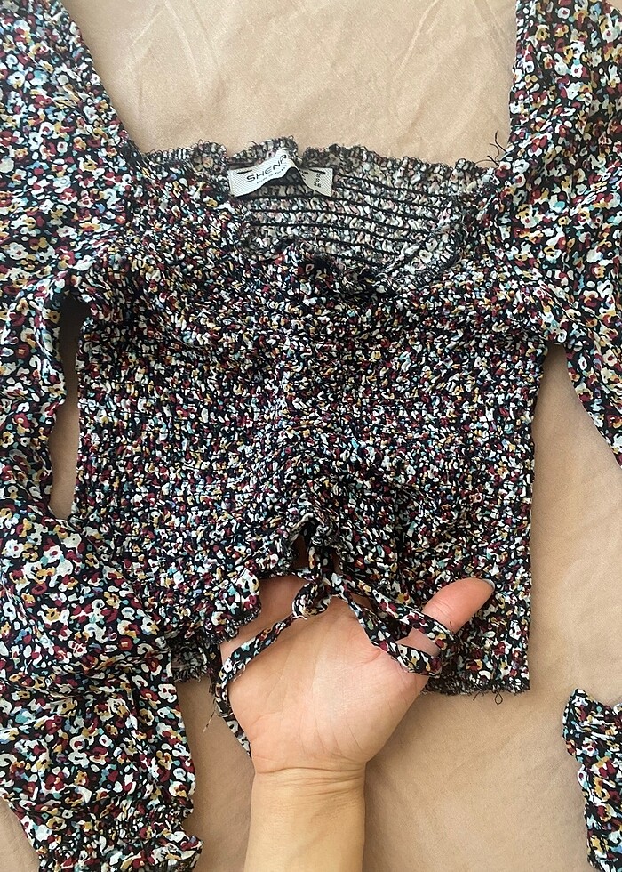 Önü ayarlamalı crop bluz - Görsel 2