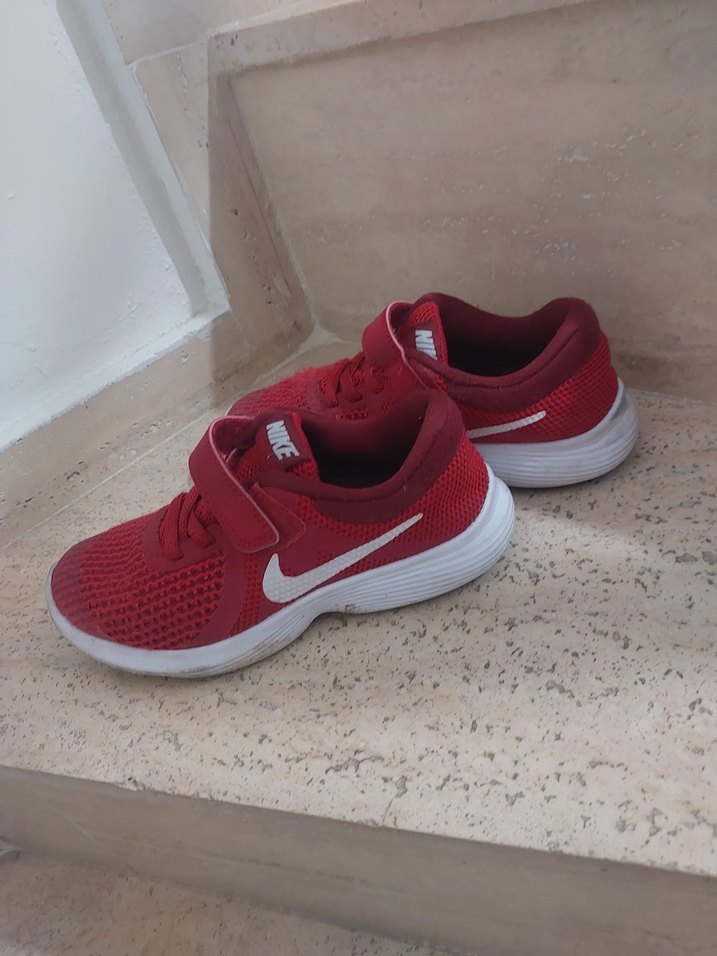 Kız Çocukları İçin Kırmızı Nike Spor Ayakkabı - Görsel 4