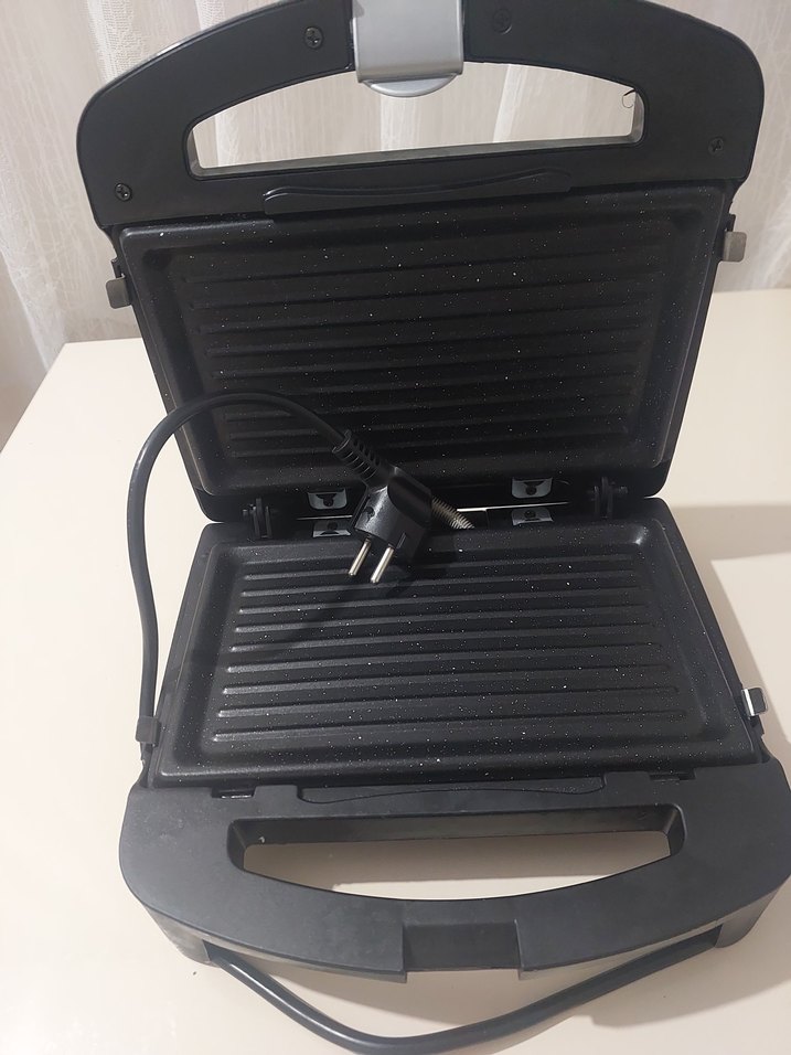 Sinbo Siyah Gri Tost Makinesi - Görsel 3