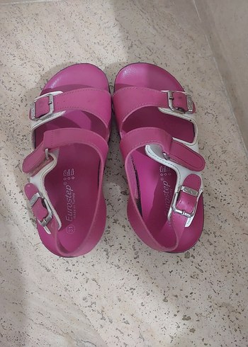 31 Beden Kız Çocuk Pembe Tokalı Terlik