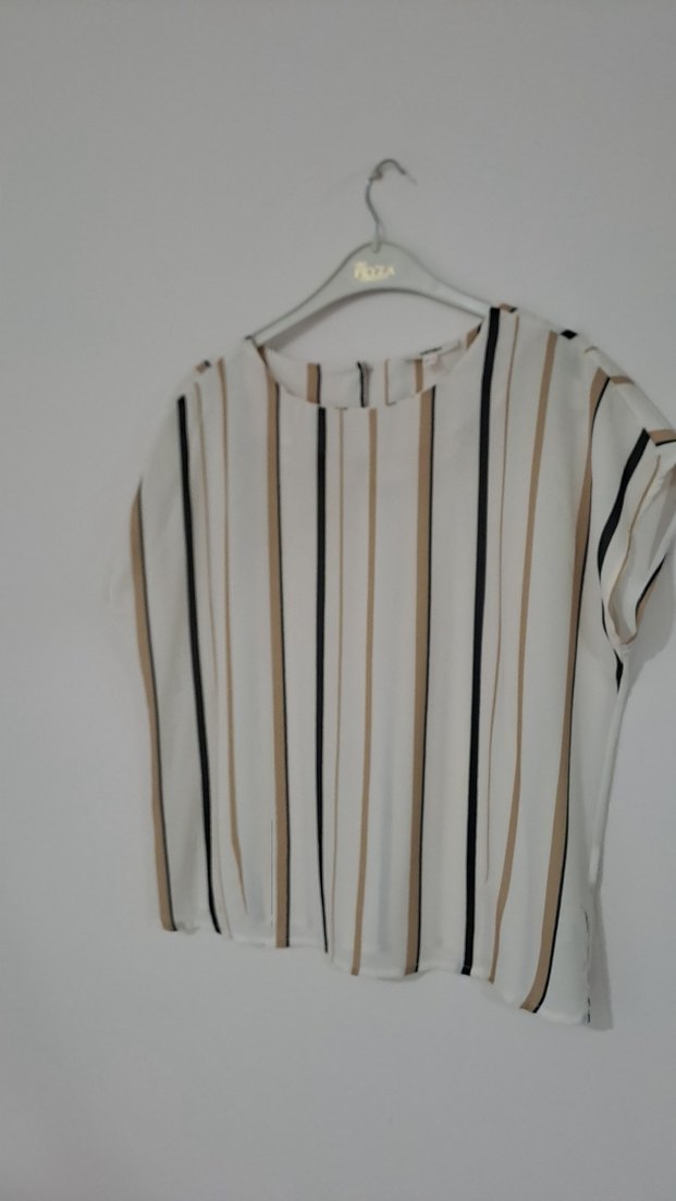 Bej Çizgili Kısa Kollu Bluz - Görsel 2