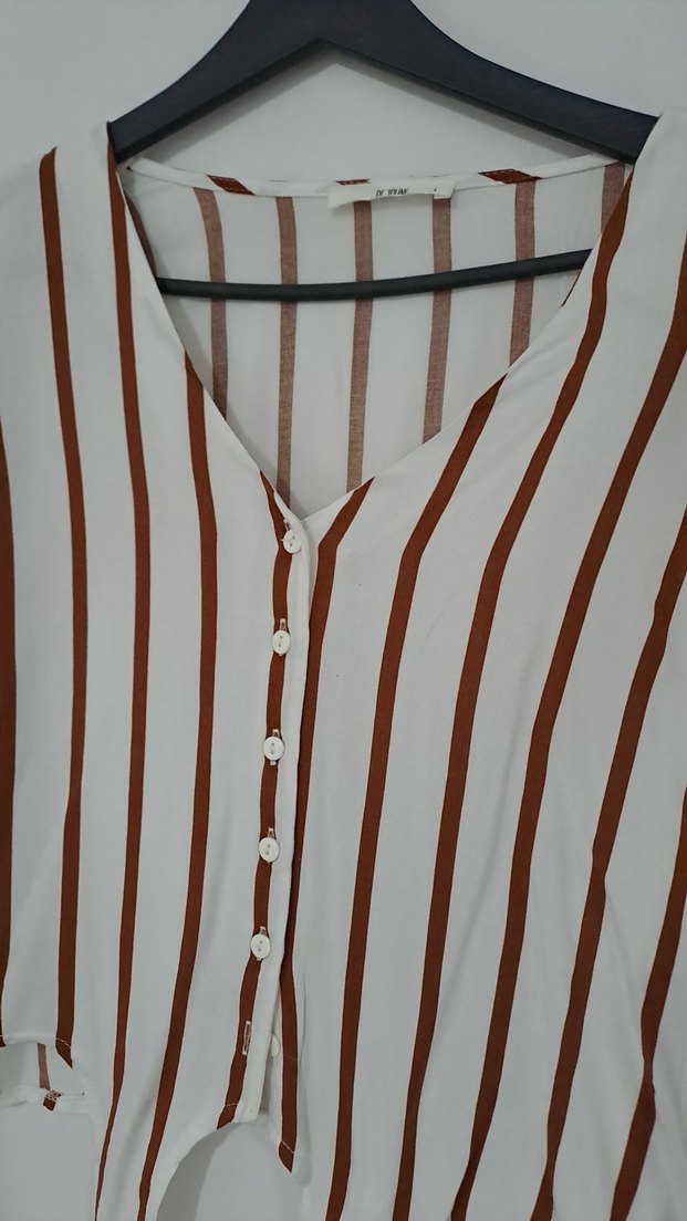 Çizgili V Yaka Düğmeli Kadın Gömlek - Görsel 3