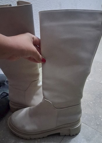 Minimalist Gri Beyaz Deri Dizüstü Çizme