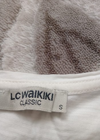 LC Waikiki Çiçek ve Kelebek Desenli Kız Tişörtü