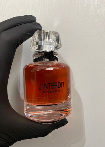 GIVENCHY