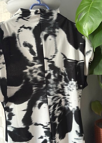 Uzun yuvarlak Yakalı Siyah Beyaz Batik Desenli Elbise - Görsel 4