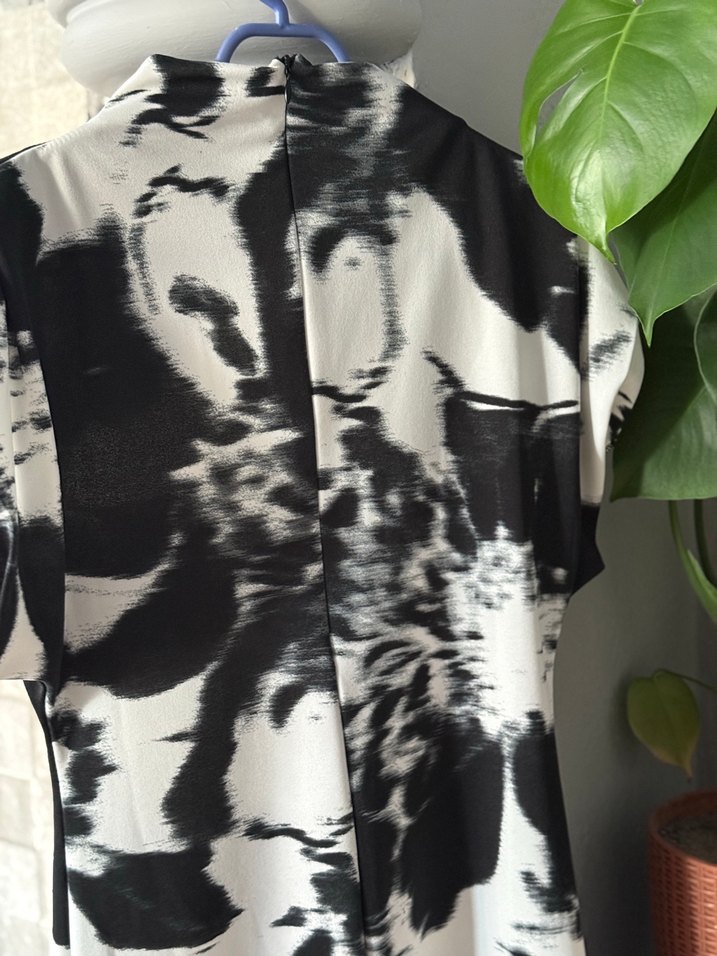 Uzun yuvarlak Yakalı Siyah Beyaz Batik Desenli Elbise - Görsel 4