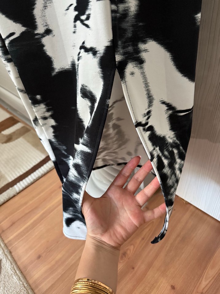 Uzun yuvarlak Yakalı Siyah Beyaz Batik Desenli Elbise - Görsel 5